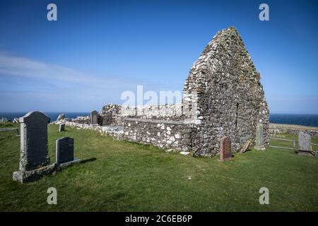 Les ruines de l'église Trumpan, l'île de Skye, où en 1578, Clan MacDonald d'Uist brûlé vivant tous bar un des adorateurs église-goers. Banque D'Images