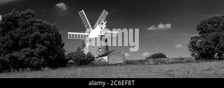 Vue d'été sur Heage Windmill, Heage village, Derbyshire Angleterre Royaume-Uni Banque D'Images