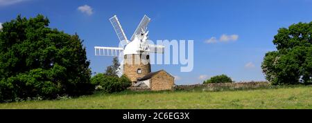 Vue d'été sur Heage Windmill, Heage village, Derbyshire Angleterre Royaume-Uni Banque D'Images