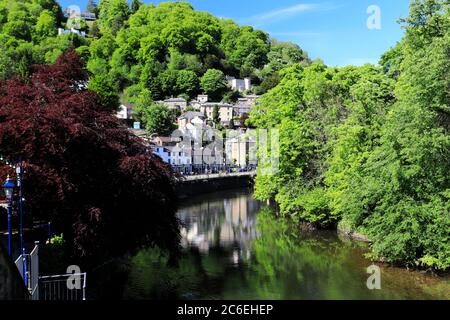 Aperçu de Matlock Bath sur la rivière Derwent, Peak District National Park, Derbyshire Dales, Angleterre, Royaume-Uni Banque D'Images