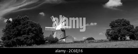 Vue d'été sur Heage Windmill, Heage village, Derbyshire Angleterre Royaume-Uni Banque D'Images