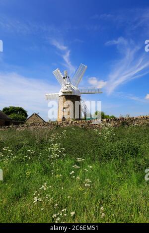 Vue d'été sur Heage Windmill, Heage village, Derbyshire Angleterre Royaume-Uni Banque D'Images