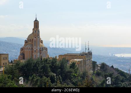 Notre Dame du Liban Sanctuaire maronite au-dessus de la baie de Jounieh, au Liban, au Moyen-Orient Banque D'Images