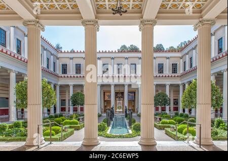 La cour de la Getty Villa, le jour ensoleillé d'octobre à Malibu, Los Angeles. Banque D'Images