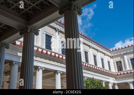 Détails architecturaux de la Getty Villa lors d'une journée ensoleillée d'octobre à Malibu, Los Angeles. Banque D'Images