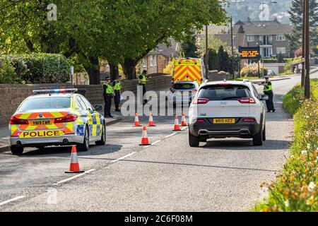 La police du coronavirus s'arrête Banque D'Images
