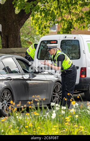 La police du coronavirus s'arrête Banque D'Images