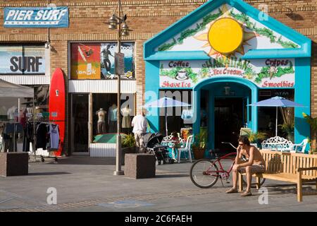 Restaurant sur Pier Avenue, Hermosa Beach, Californie, États-Unis Banque D'Images