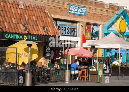 Restaurant sur Pier Avenue, Hermosa Beach, Californie, États-Unis Banque D'Images