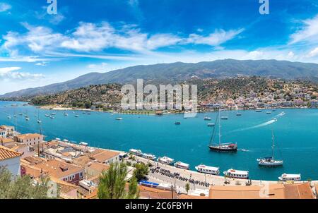 Poros dans une journée d'été en Grèce Banque D'Images