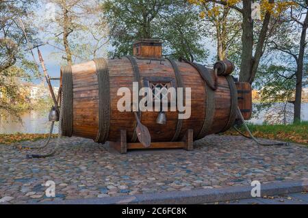 SESTRRETSK, RUSSIE - 18 OCTOBRE 2012 : modèle de l'ancien navire caché d'Efim Nikonov, testé sur le lac Razliv à Sestroretsk Banque D'Images