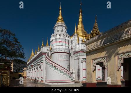 Sagaing, Myanmar - 16 janvier 2019 : une vue sur la Pagode U min Kyaukse à Sagaing Hill, Myanmar Banque D'Images