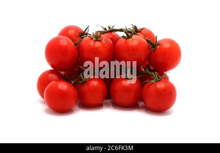 Plusieurs tomates mûres rouges sur fond clair. Produit naturel. Couleur naturelle. Gros plan. Banque D'Images