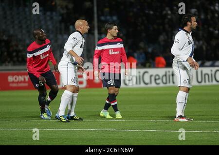 Moussa Sow , Esteban Cambiaso , Eden Hazard et Giampaolo Pazzini pendant la Ligue Champion 2011 - 2012 , OSC Lille - Inter Milan le 18 octobre 2011 à Lille , France - photo Laurent Lairys / DPPI Banque D'Images