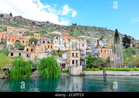 Village submergé 'Halfeti' à Sanliurfa Turquie Banque D'Images