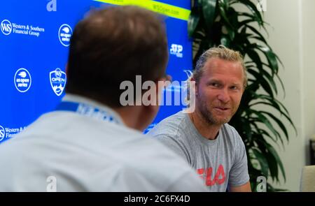 Dmitry Tursunov parle aux médias lors du tournoi de tennis 5 Western & Southern Open WTA Premier 2019 Banque D'Images