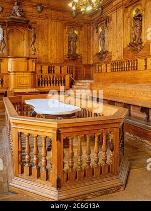 Table de dissection de marbre dans le Théâtre anatomique de l'Archiginnasio. Bologne, Italie. Banque D'Images