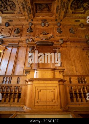 Le bureau du lecteur dans le Théâtre anatomique de l'Archiginnasio. Bologne, Italie. Banque D'Images