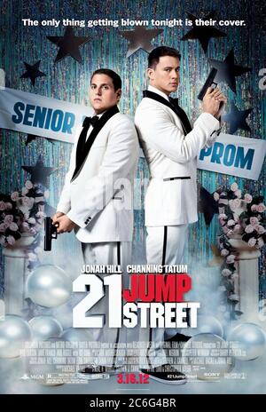 21 Jump Street (2012) réalisé par Phil Lord et Christopher Miller et mettant en vedette Jonah Hill, Channing Tatum, Ice Cube et Dave Franco. Les flics se rendent à l'école secondaire locale pour infiltrer une bande de trafiquants de drogue sur le campus. Banque D'Images