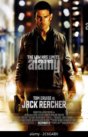 Jack Reacher (2012) dirigé par Christopher McQuarrie et avec Tom Cruise, Rosamund Pike, Richard Jenkins et David Oyelowo. Le personnage de détective populaire de Lee Child, ancien membre du Parlement, s'affiche sur grand écran alors que Reacher enquête sur un sniper accusé d'homicide multiple. Banque D'Images