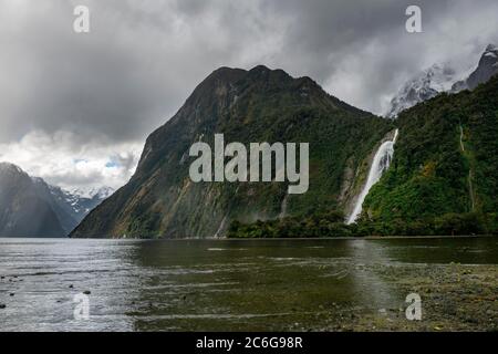 Chutes de Bowen, Milford Sound, parc national Fiordland, te Anau, Southland, South Island, Nouvelle-Zélande Banque D'Images