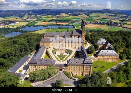 Kloster Banz, ancien monastère bénédictin, baroque du sud de l'Allemagne, Schoenbunner Voir en arrière-plan, de gauche Reundorf, Grunfeld, Wolfsdorf Banque D'Images