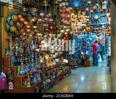 La lampe stalle dans le Grand Bazar, Istanbul, Turquie Banque D'Images