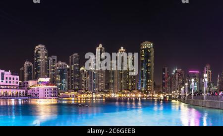 Panorama du centre-ville de Dubaï la nuit, le mois de novembre à Dubaï, Émirats arabes Unis Banque D'Images