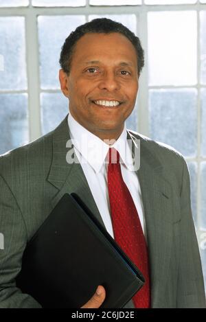 Portrait d'un beau homme d'affaires afro-américain mature, USA Banque D'Images