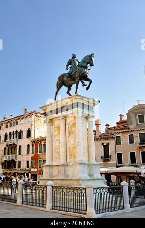 VENIVE - SEP 25, 2014: La statue équestre (1488) de Bartolomeo Colleoni par Verrocchio à Venise. Campo Santi Giovanni e Paolo a Venezia en face de la Banque D'Images