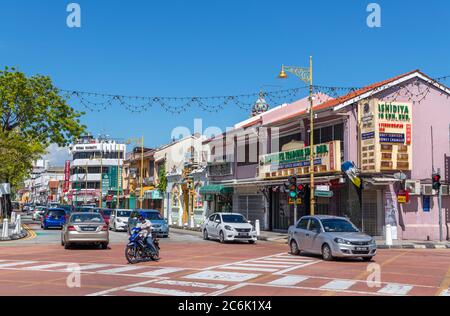 Vue sur Jalan Masjid Kapitan Keling dans le vieux quartier colonial, George Town, Penang, Malaisie Banque D'Images