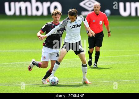 Max Bird (41) de Derby County bataille avec John Swift (10) de Reading Banque D'Images