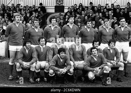 Photo de l'équipe RFC de Llanelli à la demi-finale de la WRU Cup contre la RFC d'Aberavon qui s'est tenue au terrain de rugby et de cricket de St Helen, à Swansea, au pays de Galles, le 12 avril 1972. Banque D'Images