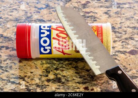 Latinos a coupé les liens et boycotté Goya Foods après que le président de la compagnie, Bob Unanue, ait fait des remarques controversées sur Donald Trump à la Maison Blanche. Banque D'Images