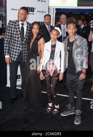 Will Smith, Jada Pinkett Smith, Willow Smith et Jaden Smith assistent à la première de « Men'en Black 3 » à New York au théâtre Ziegfeld le 23 mai 2012 à Banque D'Images