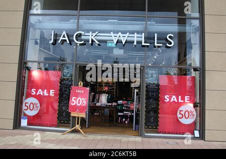 Rushden, Royaume-Uni. 9 juillet 2020. Jack Wills, magasin de vêtements de luxe au complexe des lacs Rushden. Crédit : Keith Mayhew/SOPA Images/ZUMA Wire/Alay Live News Banque D'Images