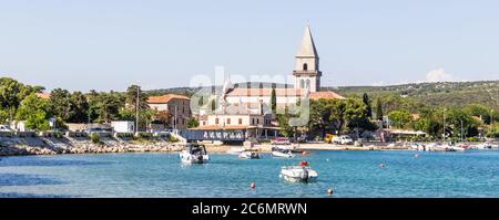 Ville historique de Osor avec pont reliant les îles de Cres et de Losinj, Croatie Banque D'Images
