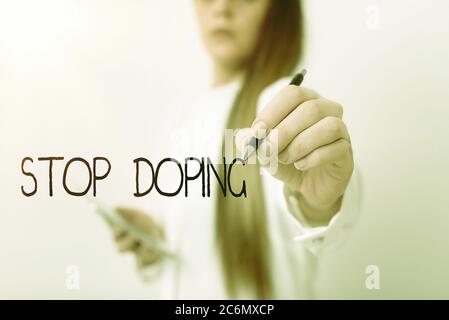 Texte écrit de mot Stop dopage. Photo d'entreprise montrant cesser l'utilisation de drogues interdites pour améliorer les performances athlétiques modèle montrant différents plans o Banque D'Images