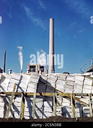 Usine de papier Kraft, Southland (chimie) utilisé dans la fabrication de pâte à papier journal, Lufkin, Texas - Avril 1943 Banque D'Images
