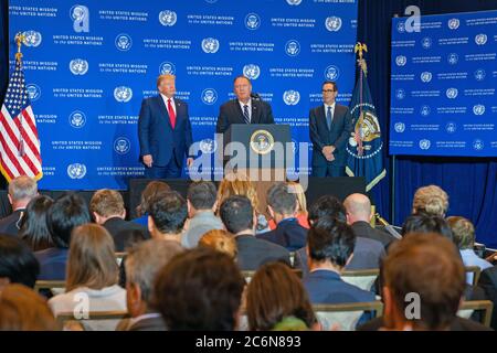 Le Président Trump s'adresse aux journalistes lors d'une conférence de presse lors de l'Assemblée générale des Nations Unies ca. Septembre 2019 Banque D'Images