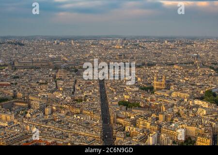 Vue sur Paris depuis la Tour Montparnasse. Banque D'Images