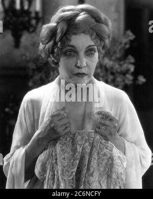 ZASU PITTS dans LA LUNE DE MIEL (sorti en dehors des États-Unis en 1930) deuxième partie du MARIAGE MARS 1928 réalisateur ERICH von STROHEIM écrivains Harry Carr et Erich von Stroheim film silencieux avec partition musicale et effets sonores Paramount célèbre Lasky Corporation Banque D'Images