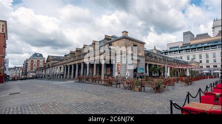 La place déserte autour de la Piazza pendant la pandémie Covid-19 à Covent Garden, Londres, Royaume-Uni. Banque D'Images