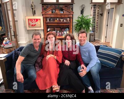 DEBRA MESSING, SEAN HAYES, ERIC MCCORMACK ET MEGAN MULLALLY DANS WILL & GRACE (1998), RÉALISÉ PAR JAMES BURROWS. Saison 11. Crédit : NBC / Album Banque D'Images