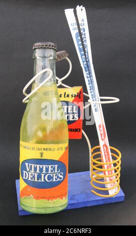 Porte paille et bouche de Vittel Delices vers 1960 Banque D'Images