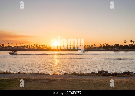 Coucher de soleil depuis Mission Bay Park. San Diego, Californie, États-Unis. Banque D'Images