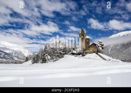 Église protestante San Gian avec tour non stockée à Celerina près de Saint-Moritz, canton de Grison, Suisse Banque D'Images