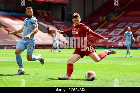 Andrew Robertson de Liverpool en action pendant le match de la Premier League au stade Anfield, Liverpool. Banque D'Images