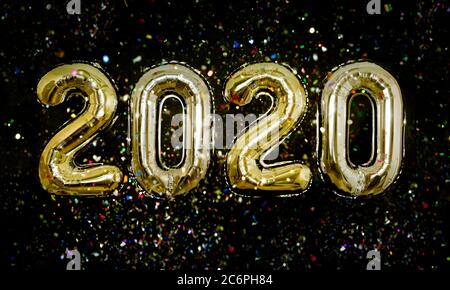 Ballons et confetti d'or, fête du nouvel an 2020 Banque D'Images