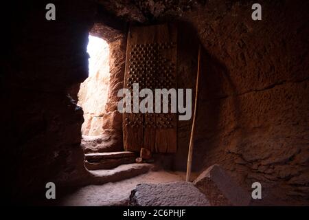 À l'intérieur d'une église de roc-hewn à Lalibela, en Éthiopie. Banque D'Images